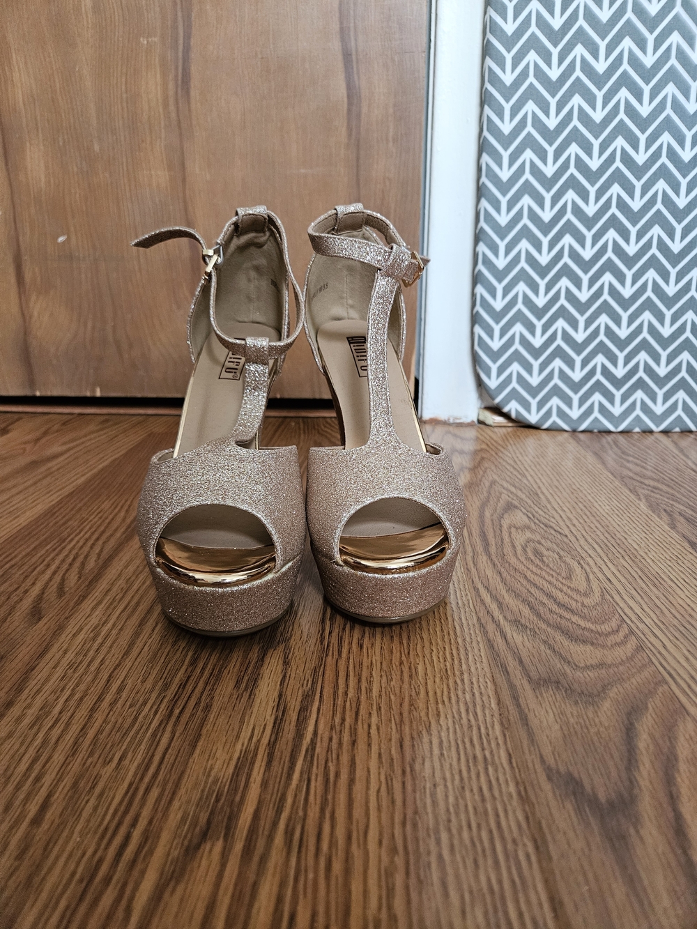 Idifu Gold Glitter Platform T-Strap Peep Toe Heels